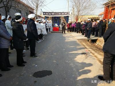 俗话说“唢呐一响全剧末”strong/p
p传奇发服网/strong，是农村白事上最常见的乐器，为何如今良多处所不让吹了呢？