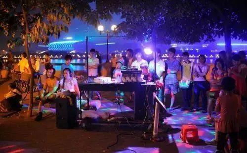 以前满大街的KTVstrong/p
p新开传奇更大网站/strong，怎么突然“消逝”了？